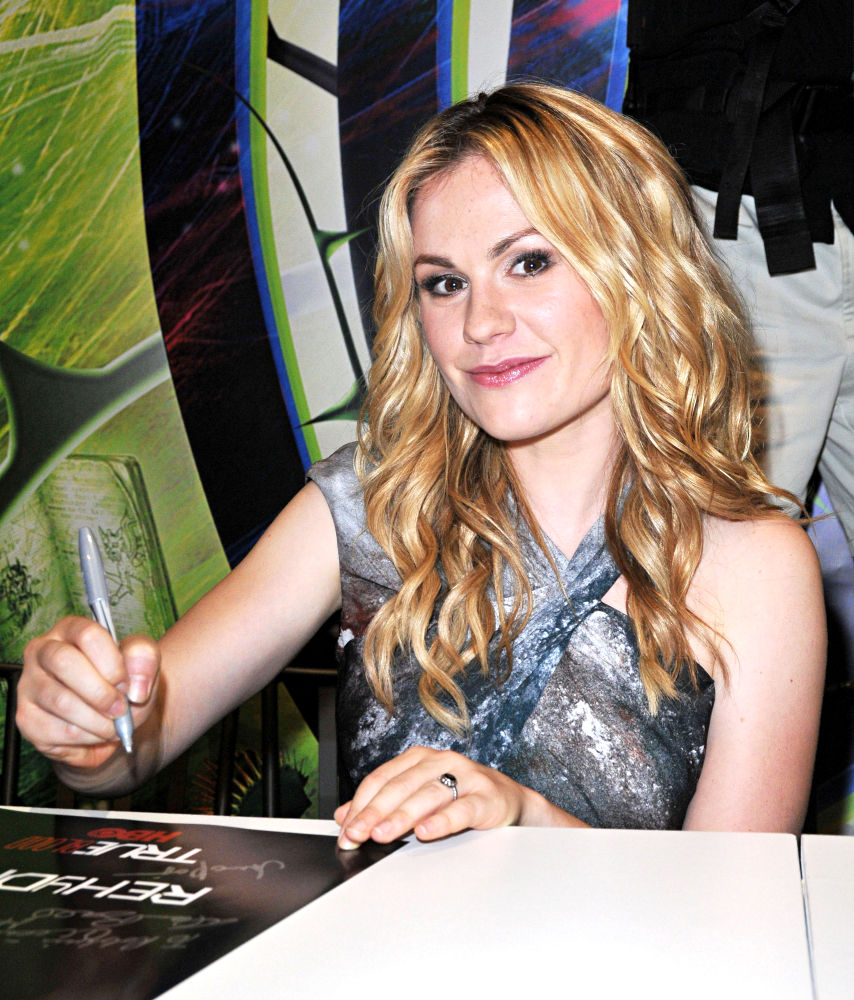 Anna Paquin;<br>Comic Con 2010 - Day 2 - True Blood' Autograph Session