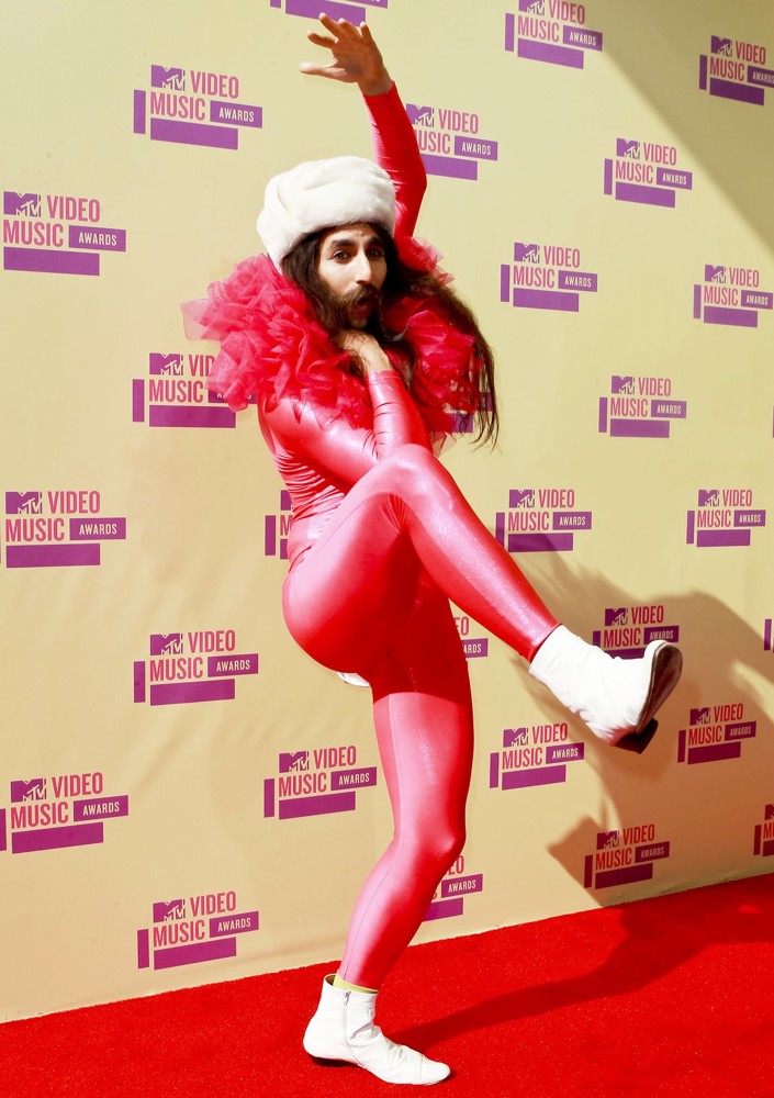 Conquistador;<br>2012 MTV Video Music Awards - Arrivals