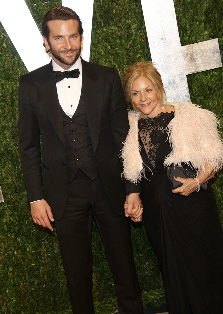 Bradley Cooper;Gloria Campano;<br>2013 Vanity Fair Oscar Party - Arrivals