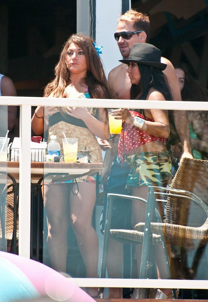 Deena Nicole;Snooki;<br>Jersey Shore Cast Members Left Their Shore House and Traveled to Nearby Point Pleasant Beach