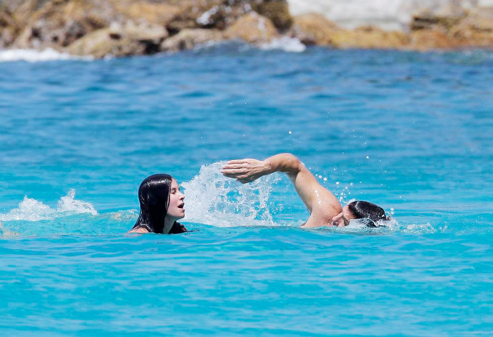 Courteney Cox;Josh Hopkins;<br>Courteney Cox Enjoying A Day on Flamands Beach