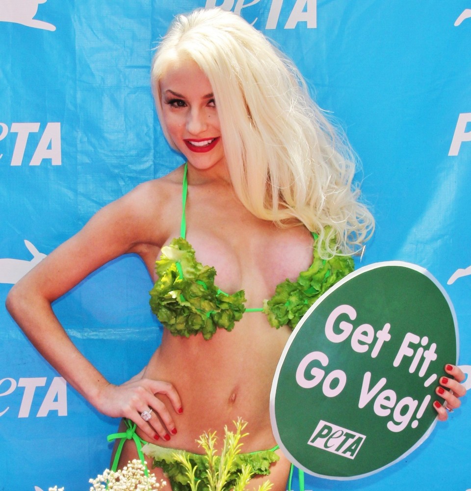 Courtney Stodden;<br>Courtney Stodden Promotes Pink's Hot Dogs New Veggie Dogs in Support of PETA