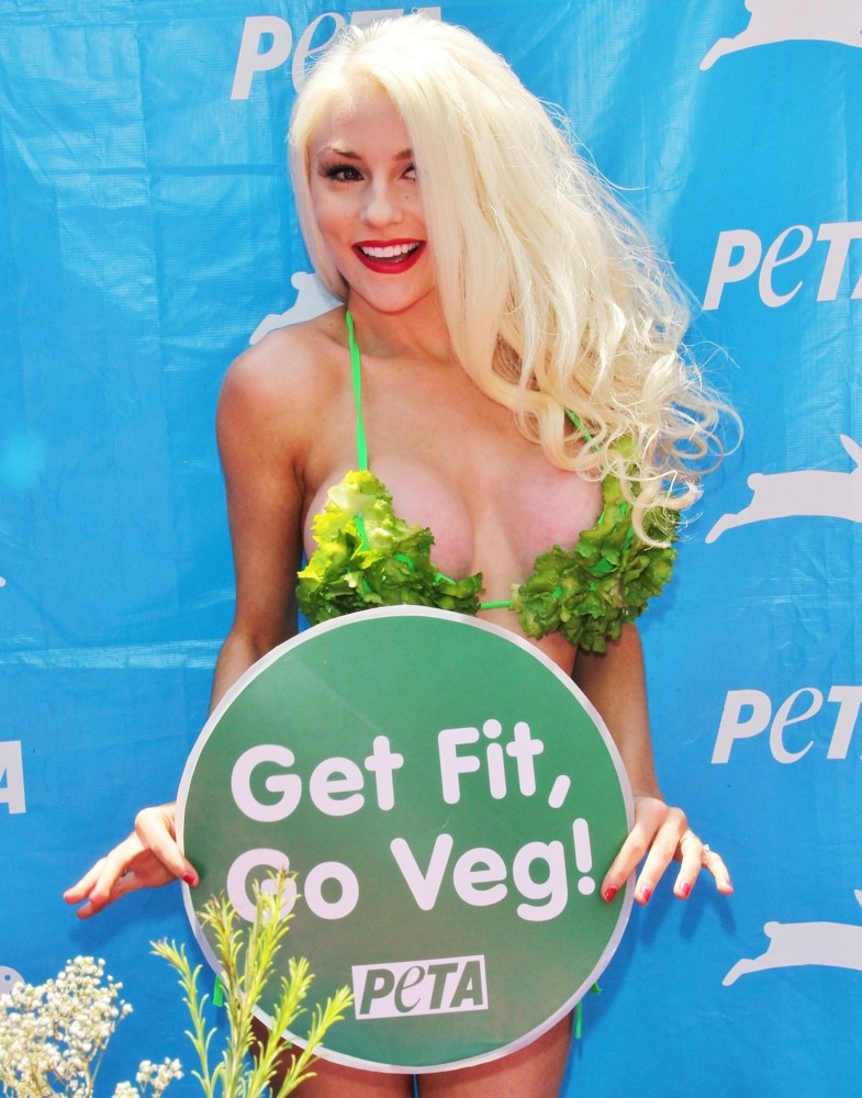 Courtney Stodden;<br>Courtney Stodden Promotes Pink's Hot Dogs New Veggie Dogs in Support of PETA