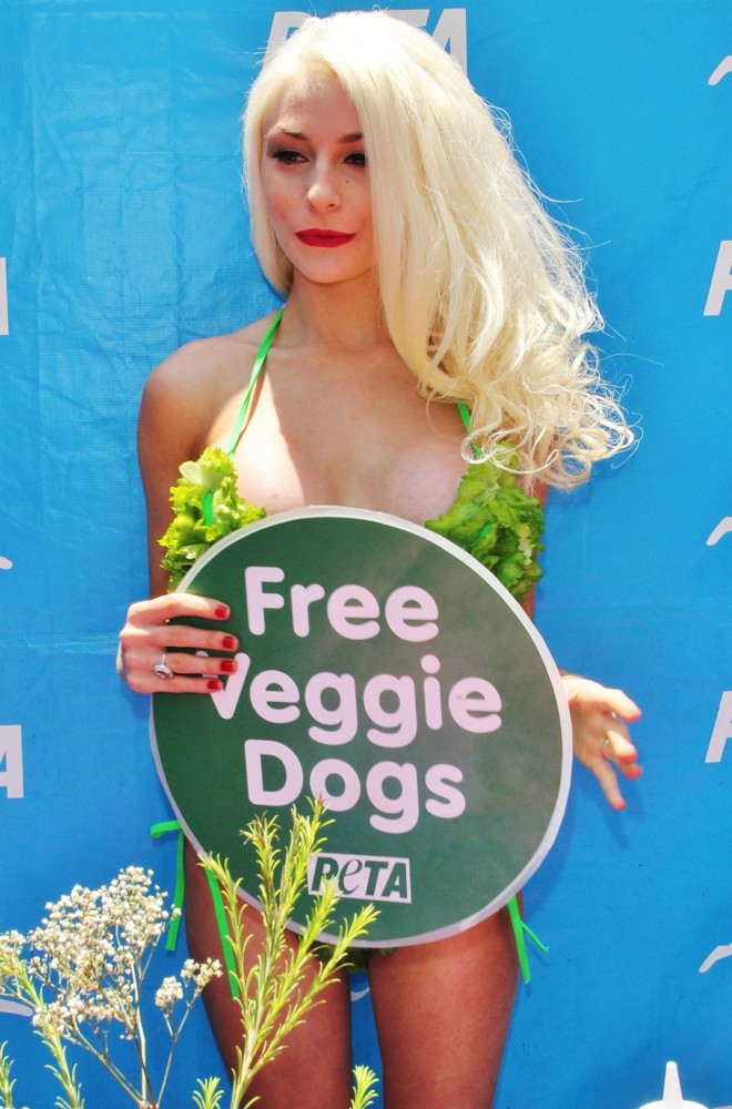 Courtney Stodden;<br>Courtney Stodden Promotes Pink's Hot Dogs New Veggie Dogs in Support of PETA