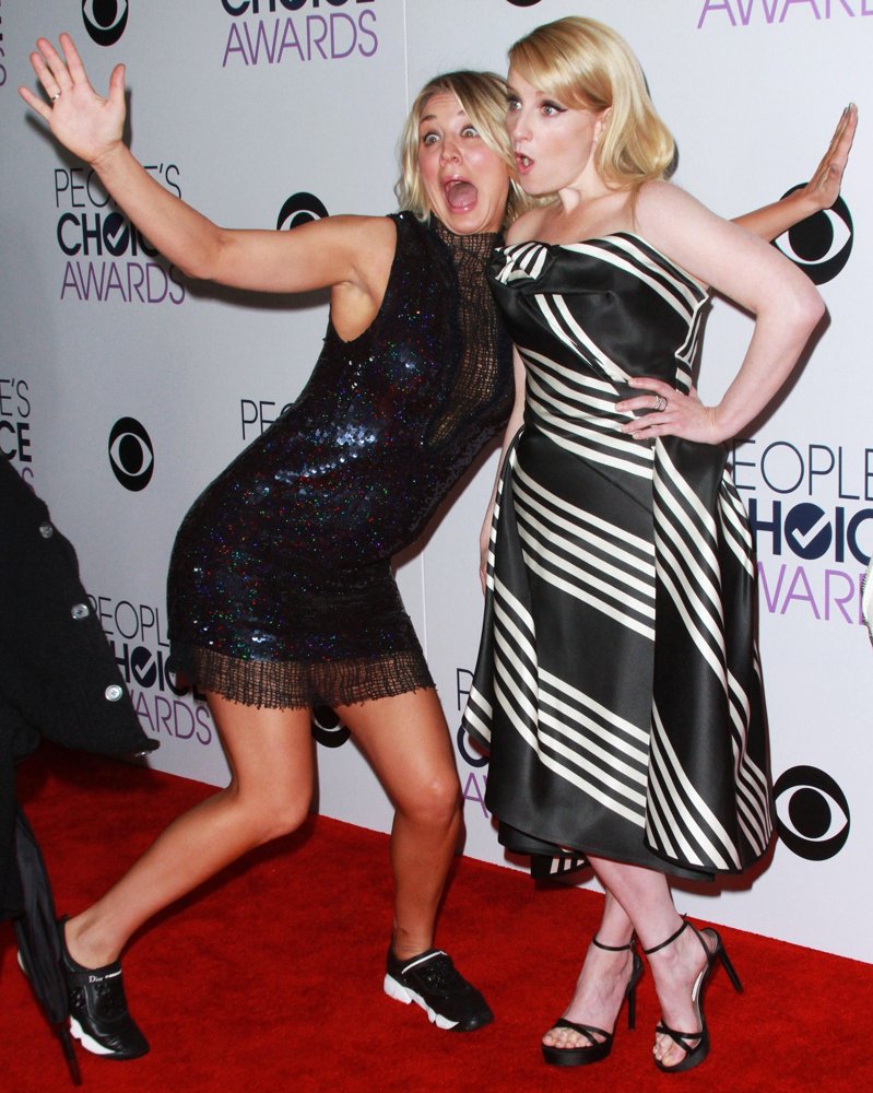 Kaley Cuoco;Melissa Rauch;<br>People's Choice Awards 2016 - Press Room