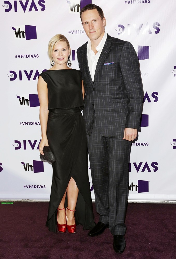 Elisha Cuthbert;Dion Phaneuf;<br>VH1 Divas 2012