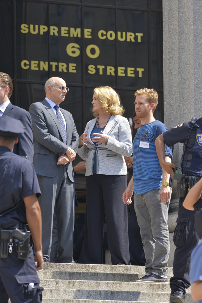 Cybill Shepherd;<br>Filming on Location of TV Show Law and Order: Special Victims Unit Outside The Supreme Court