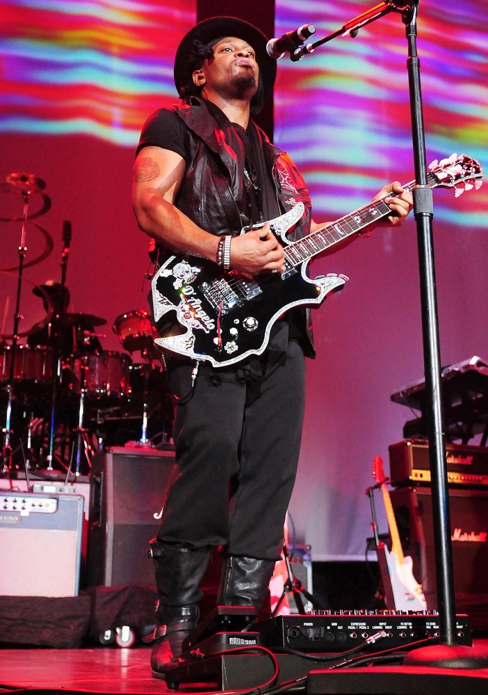 D'Angelo;<br>D'Angelo Performs Live as Part of The Liberation Tour