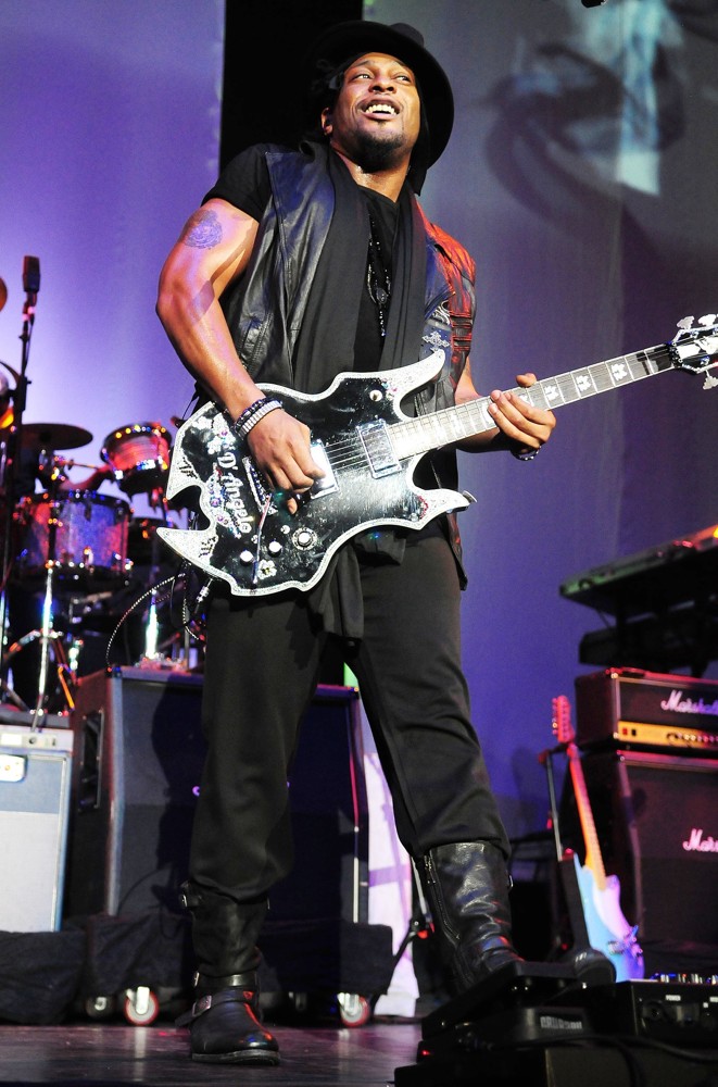 D'Angelo;<br>D'Angelo Performs Live as Part of The Liberation Tour