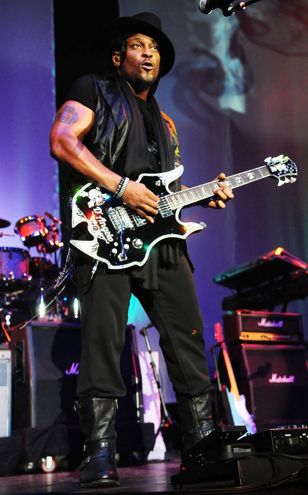D'Angelo;<br>D'Angelo Performs Live as Part of The Liberation Tour
