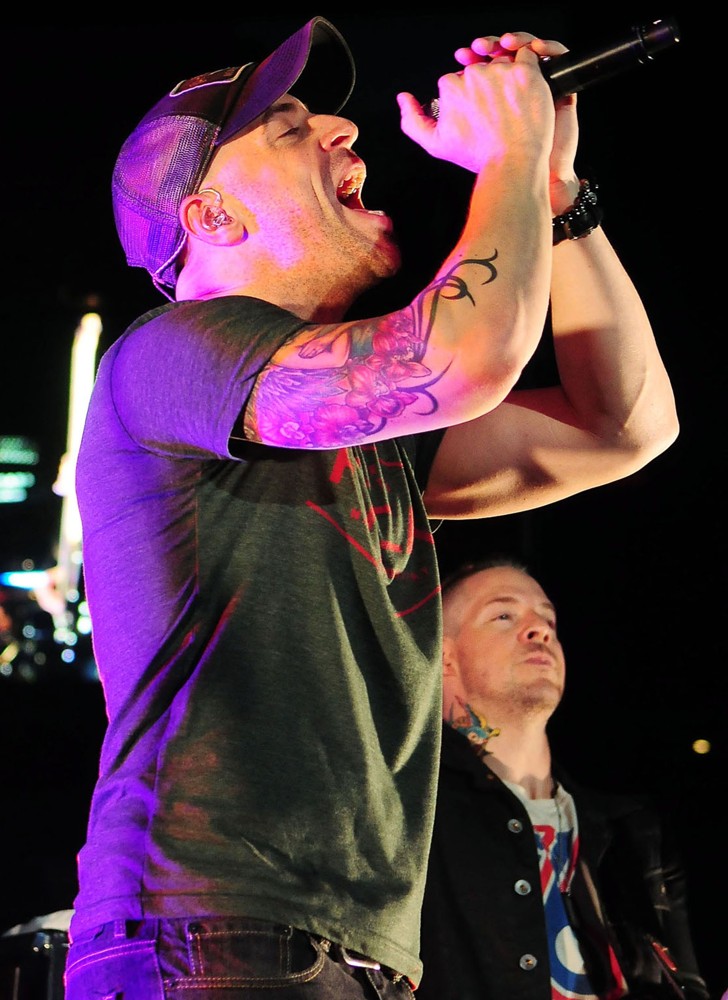 DAUGHTRY Perform Live at Citi Field