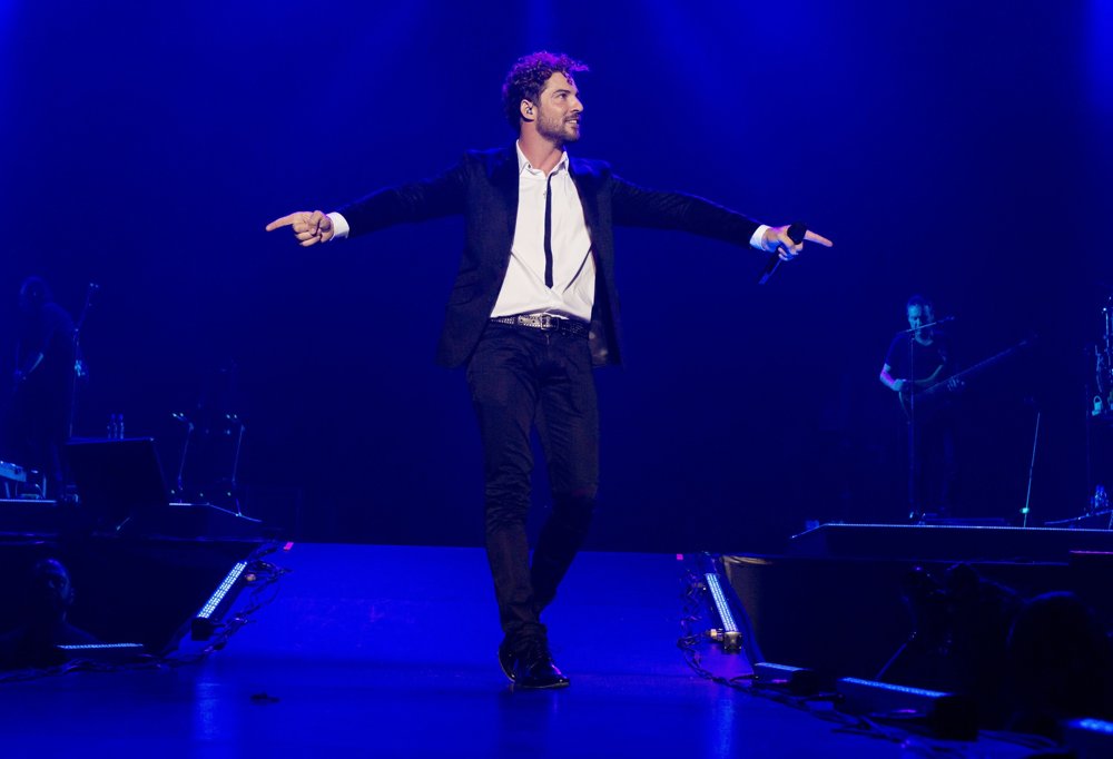 David Bisbal Picture 26 David Bisbal Performing Live on Stage