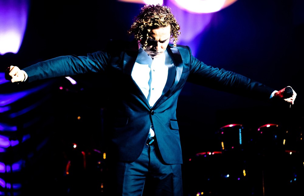 David Bisbal;<br>David Bisbal Performs