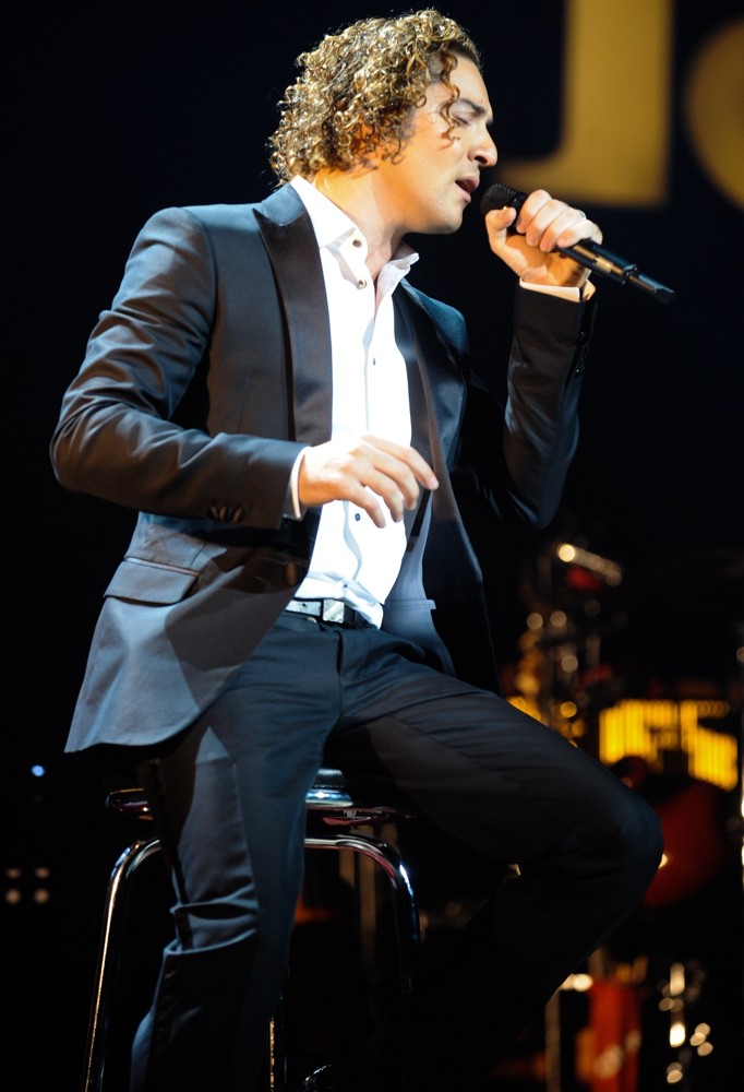 David Bisbal;<br>David Bisbal Performs