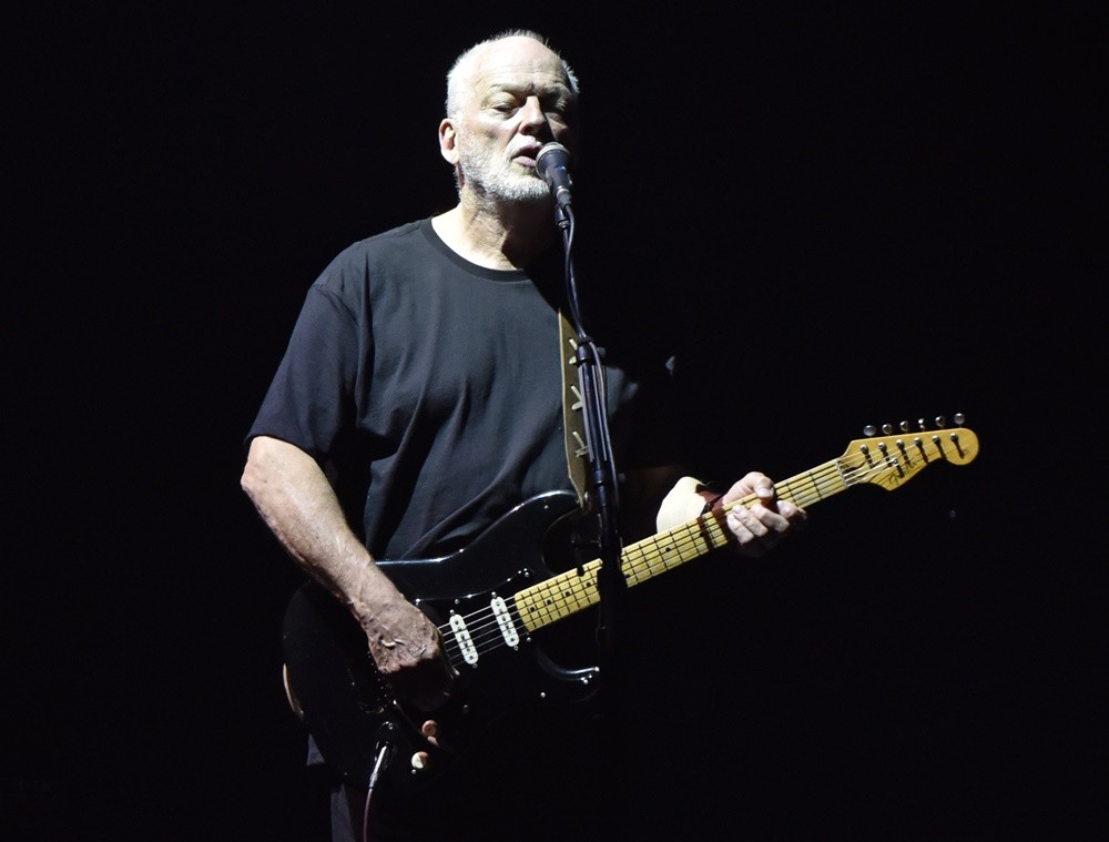 Дэвид гилмор взрослый. David gilmour 1978. Дэвид гилмор 2020. Fender stratocaster красный david gilmour. Гилмор играть.