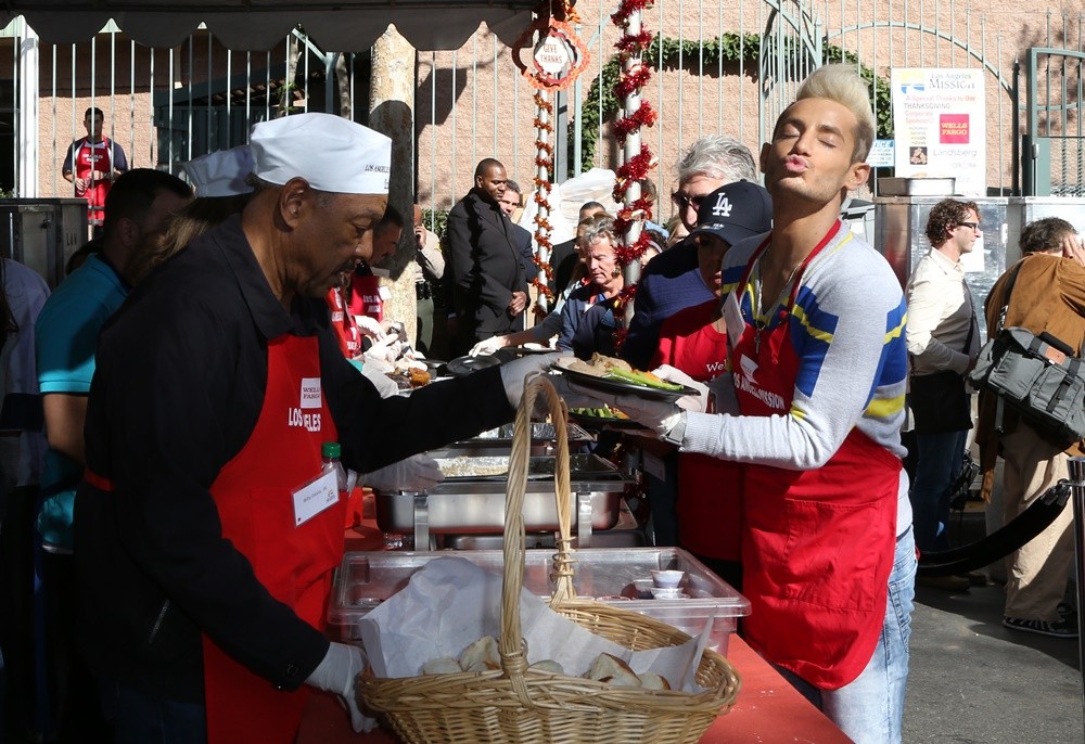 2015 Los Angeles Mission Thanksgiving Meal for The Homeless