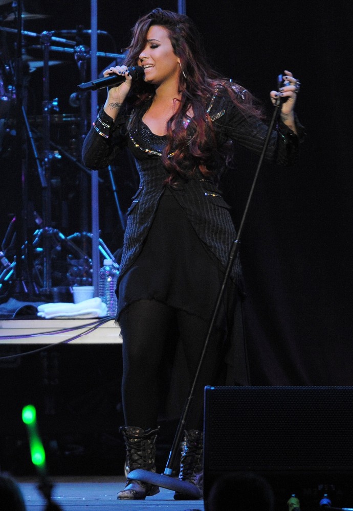 Demi Lovato;<br>The Y100 Jingle Ball 2011