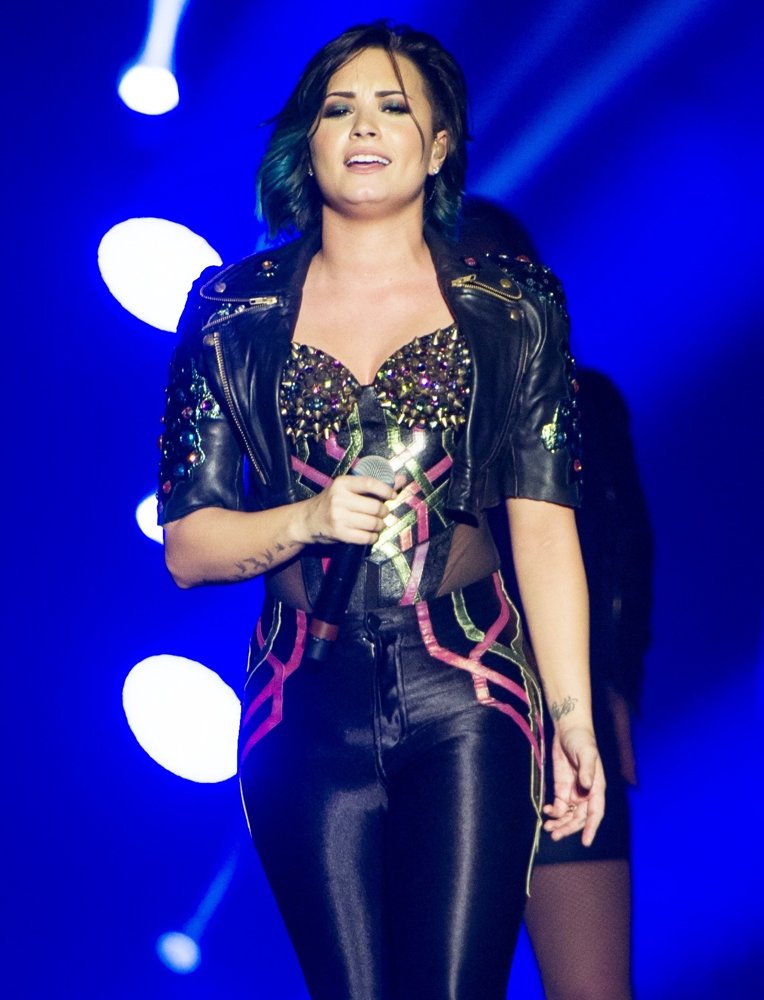 Demi Lovato Performs Live in Concert