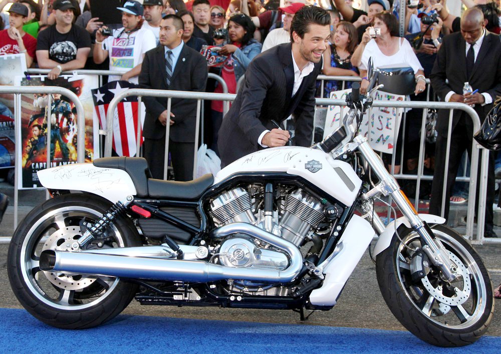 Dominic Cooper;<br>Los Angeles Premiere of Captain America The First Avenger - Arrivals