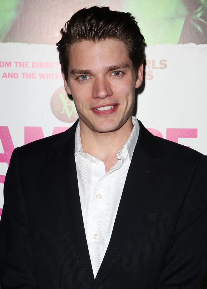 Dominic Sherwood Picture 1 Premiere Of The Weinstein Company S Vampire Academy