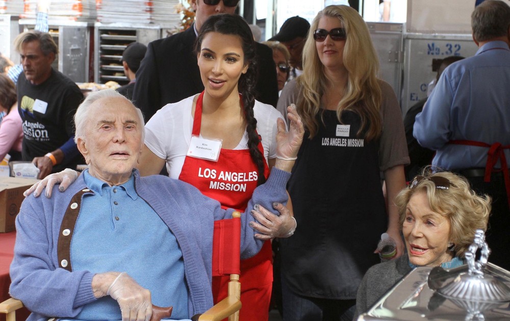Kirk Douglas;Kim Kardashian;Anne Buydens;<br>75th Anniversary of The Los Angeles Mission Serving Thanksgiving Dinner to The Homeless