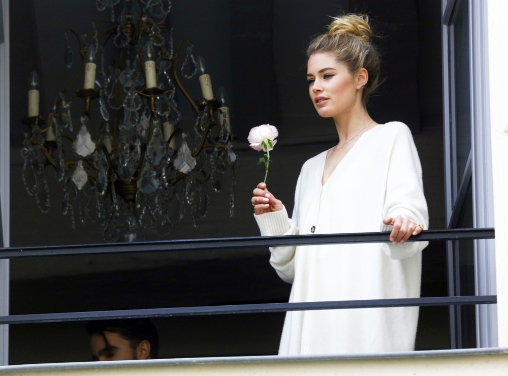 Doutzen Kroes Shooting A Commercial for a L'Oreal Cosmetics