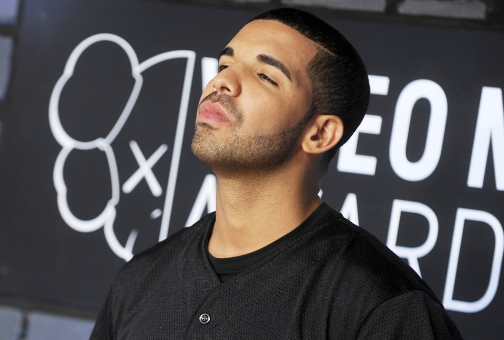 Drake Picture 1 - 2013 MTV Video Music Awards - Arrivals