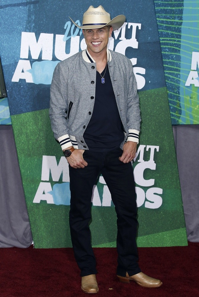 Dustin Lynch;<br>2015 CMT Music Awards - Arrivals