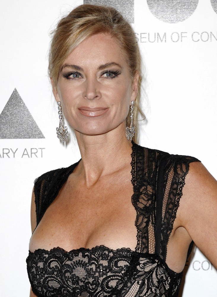 Eileen Davidson;<br>2011 MOCA Gala: An Artist's Life Manifesto - Arrivals