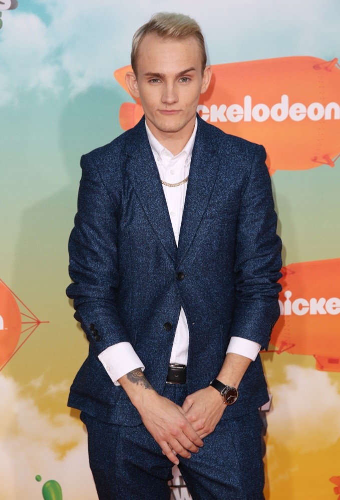 Eiqu;<br>Nickelodeon's 2016 Kids' Choice Awards - Arrivals