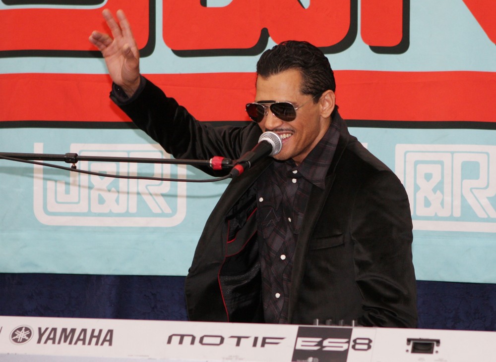 El DeBarge;<br>El DeBarge Attends A CD Signing and Performance