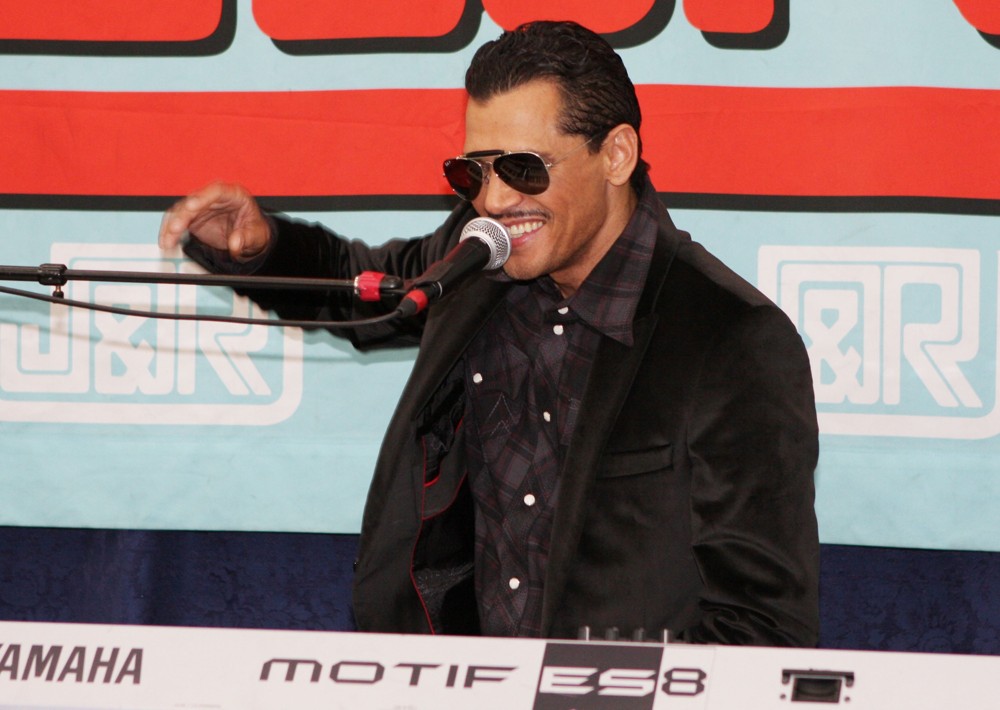 El DeBarge;<br>El DeBarge Attends A CD Signing and Performance