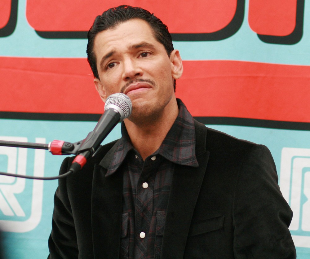 El DeBarge;<br>El DeBarge Attends A CD Signing and Performance