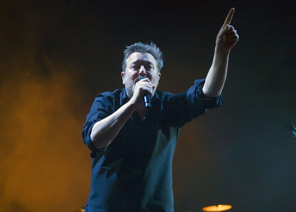 Elbow Performing Live in Concert