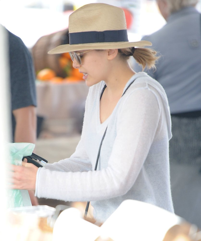 Elizabeth Olsen at The Farmers Market