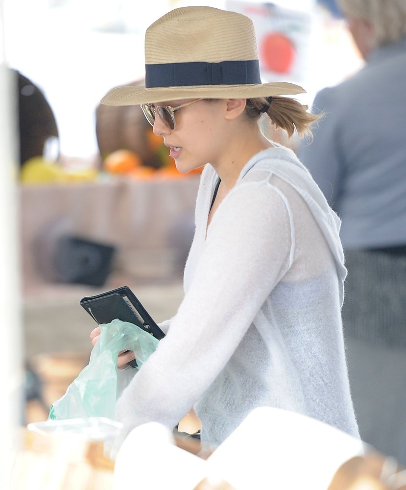 Elizabeth Olsen at The Farmers Market