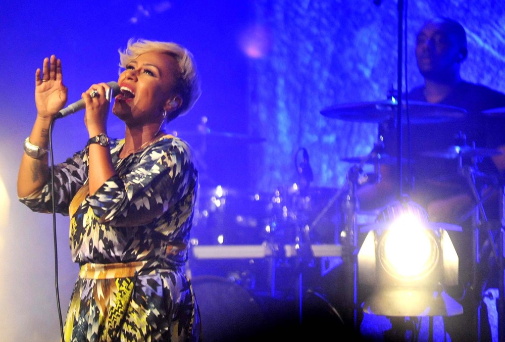 Emeli Sande;<br>Emeli Sande Performs