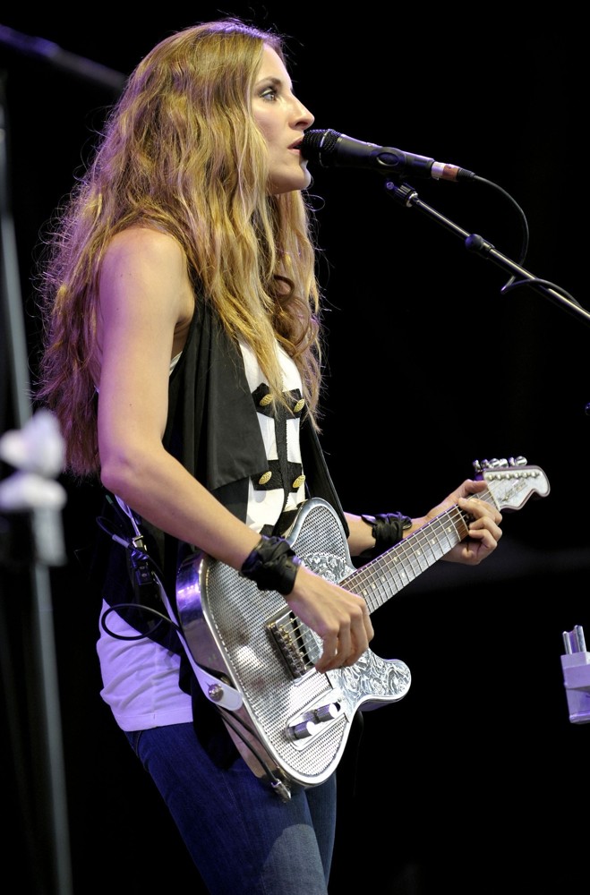 Emily Robison;Court Yard Hounds;<br>Court Yard Hounds Perform During Lilith Fair 2010