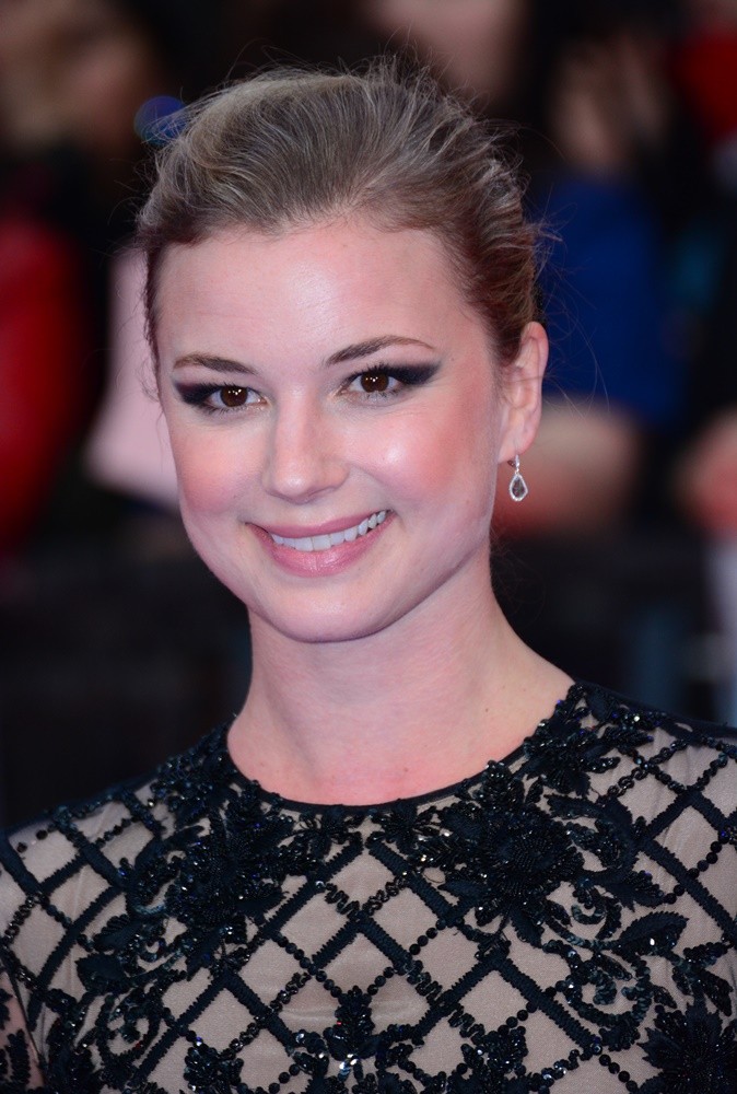 Emily VanCamp Pictures, Latest News, Videos.