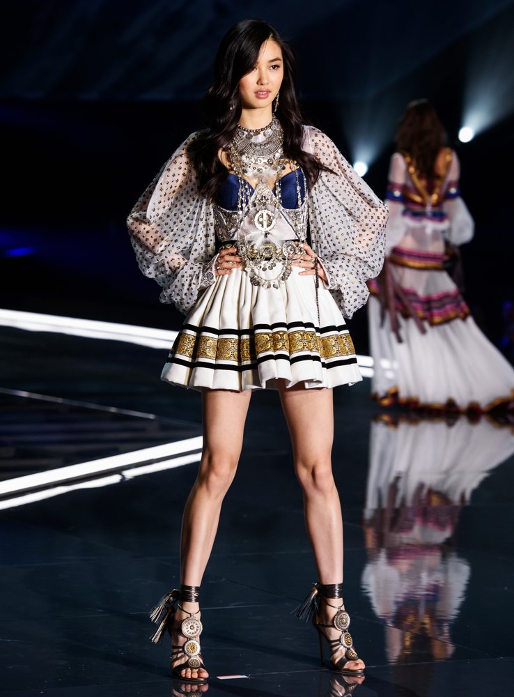 2017 Victoria’s Secret Fashion Show - Runway - Picture 13