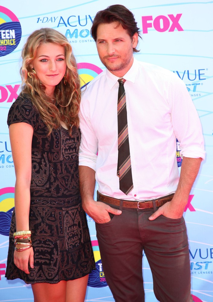https://www.aceshowbiz.com/images/wennpic/facinelli-2012-teen-choice-awards-01.jpg