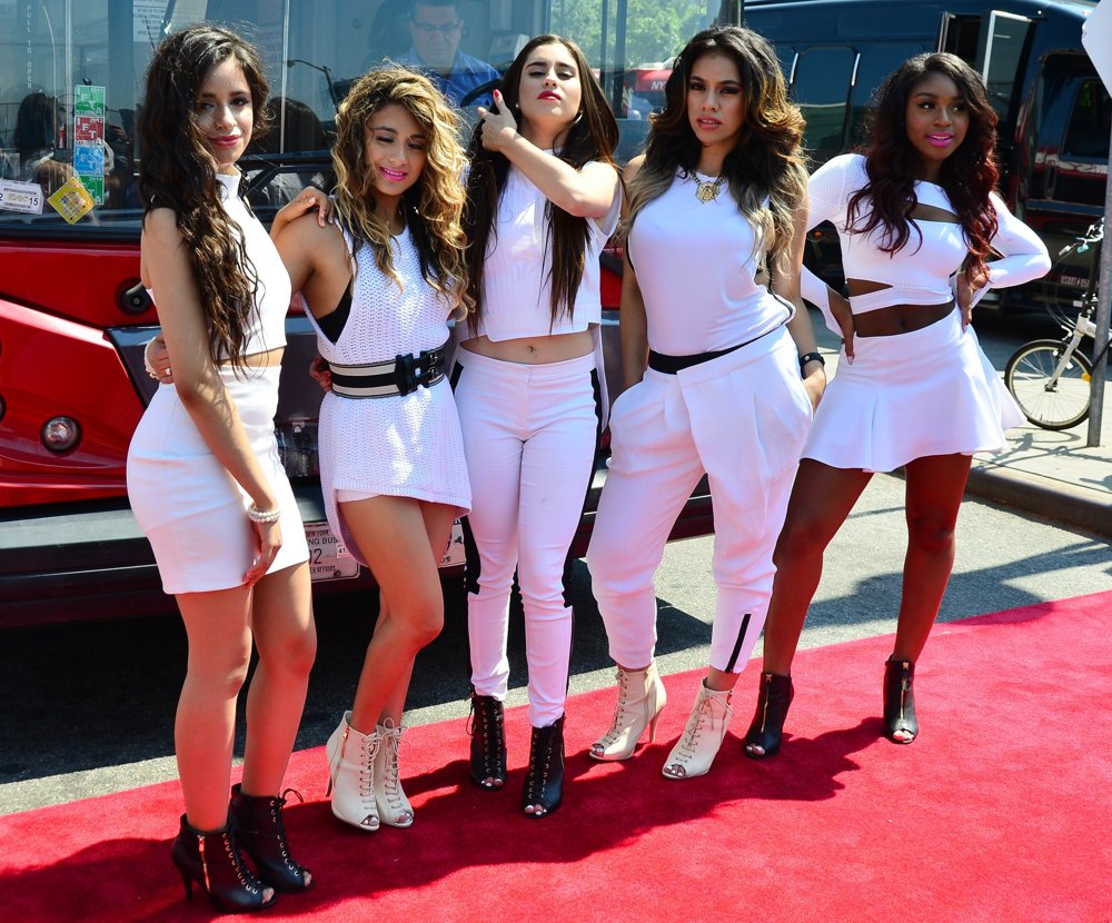 That my girl fifth harmony. Fifth Harmony состав. Группа Fifth Harmony ножки. Брендовые вещи Хармони. Fifth Harmony состав имена.