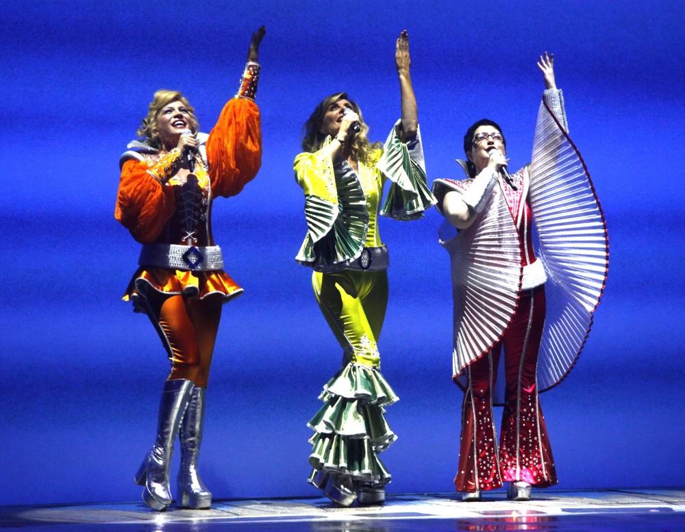 felicia finley Picture 1 - Celebration for The New Cast of The Broadway