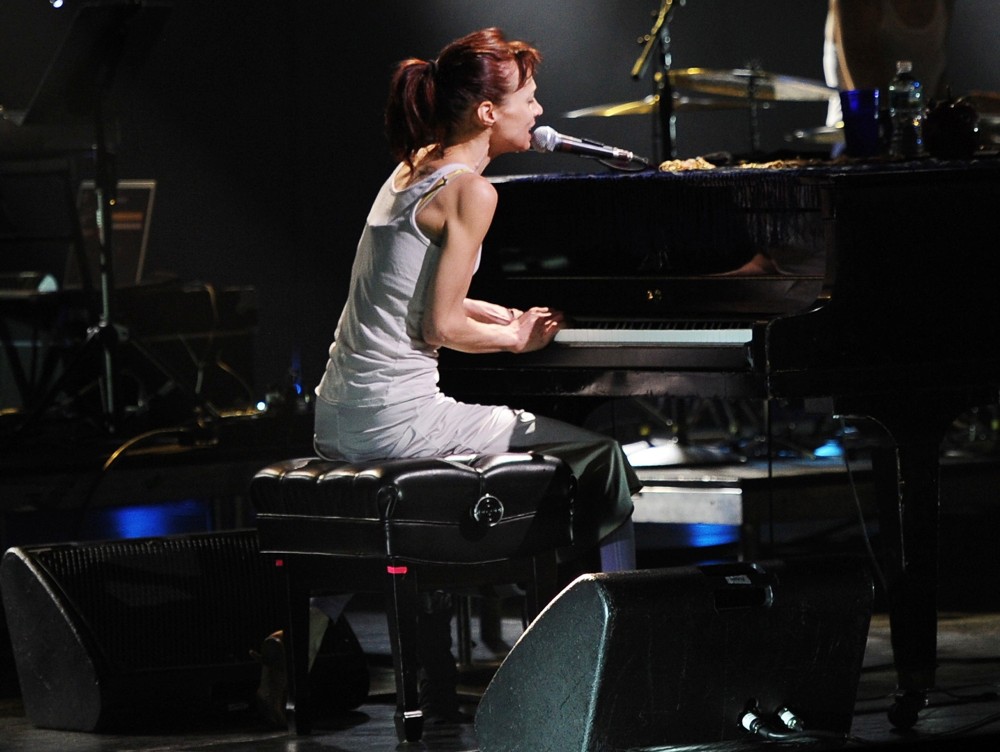 Fiona Apple Picture 25 Fiona Apple Performs During Her Every Single