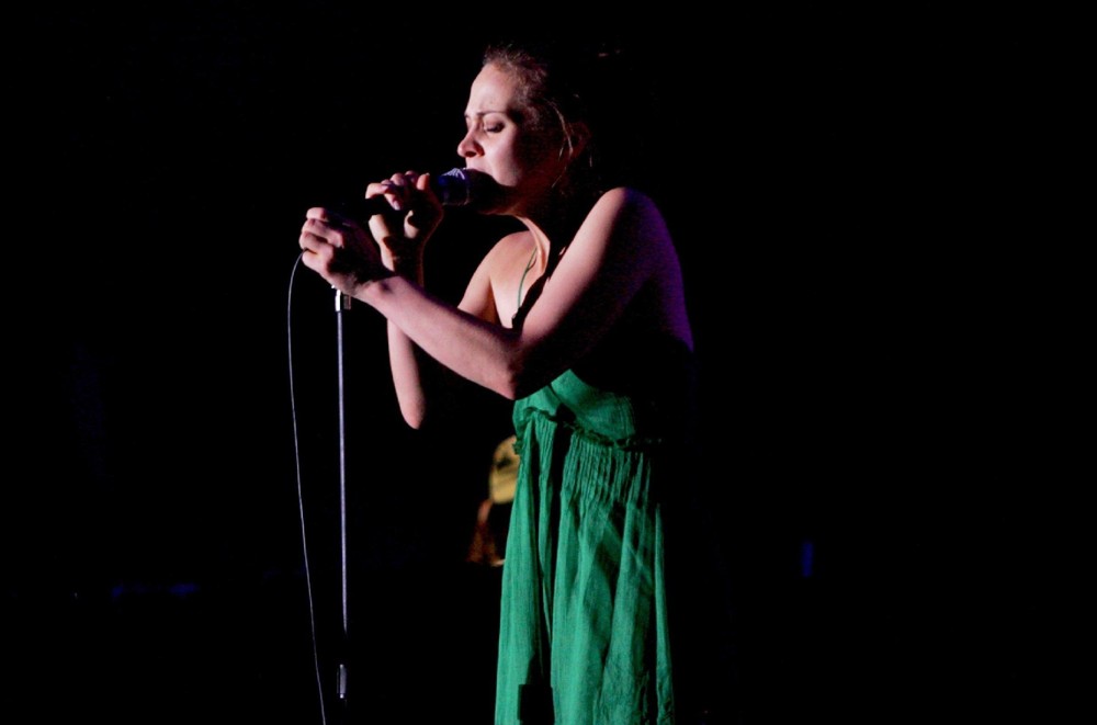 Fiona Apple;<br>Fiona Apple Performing