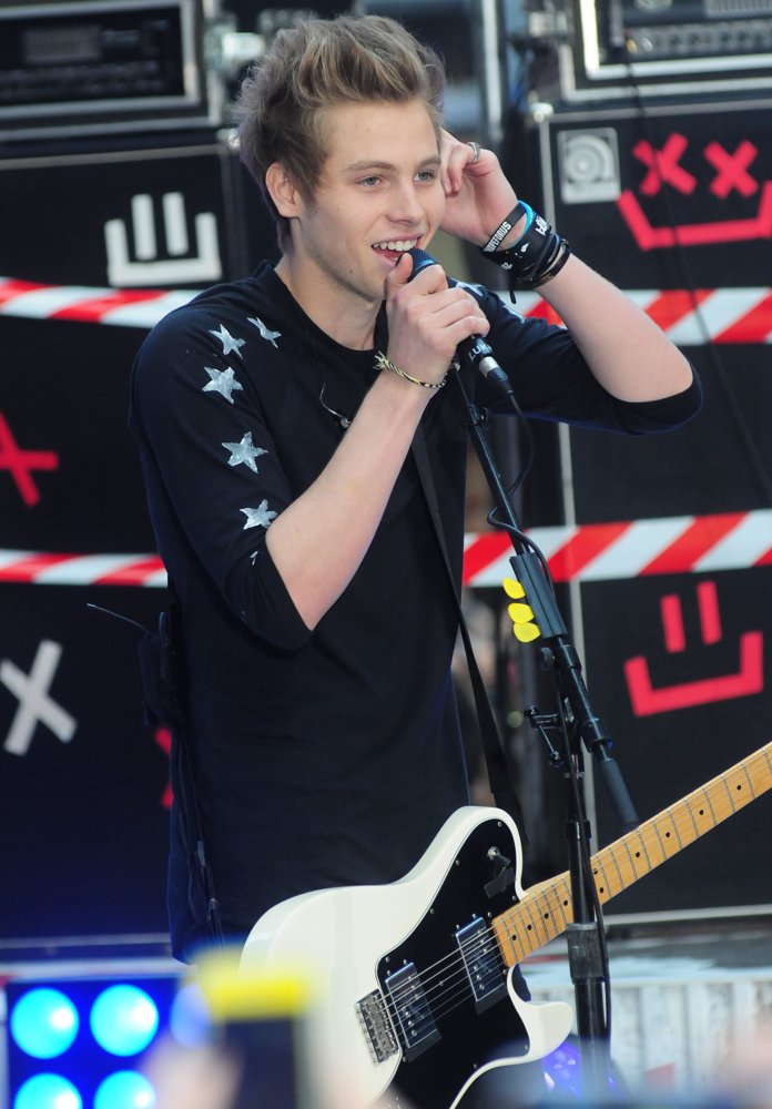 Luke Hemmings;5 Seconds of Summer;<br>5 Seconds of Summer Perform Live on The Today Show