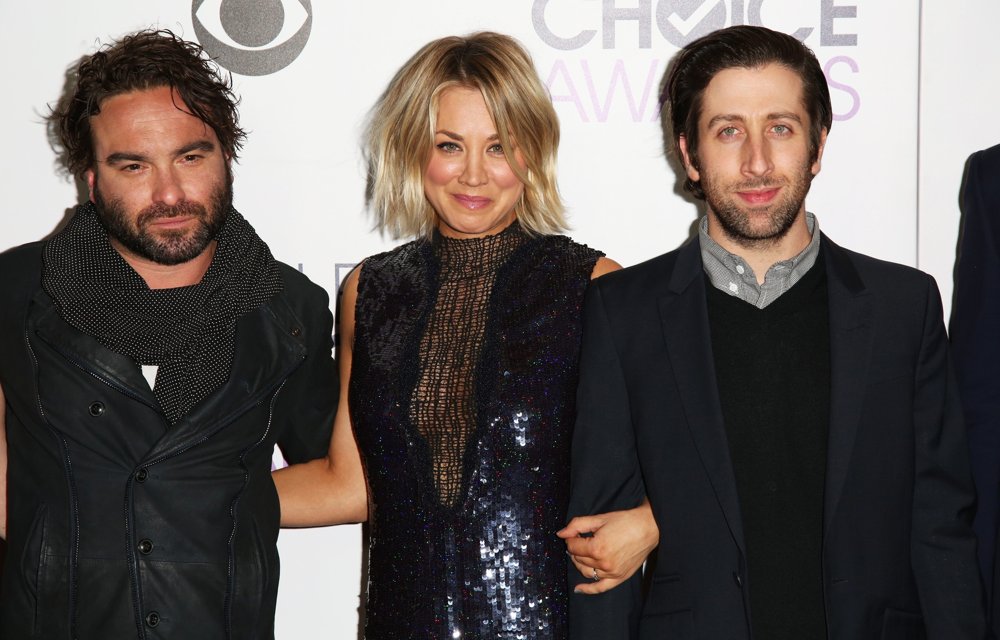 Johnny Galecki;Kaley Cuoco;Simon Helberg;<br>People's Choice Awards 2016 - Press Room