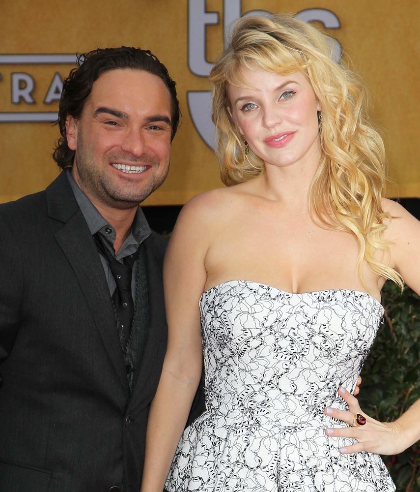 Johnny Galecki;Kelli Garner;<br>19th Annual Screen Actors Guild Awards - Arrivals