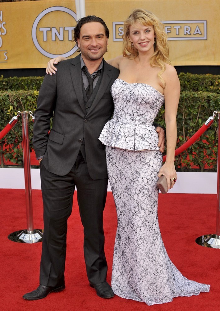 Johnny Galecki;Kelli Garner;<br>19th Annual Screen Actors Guild Awards - Arrivals