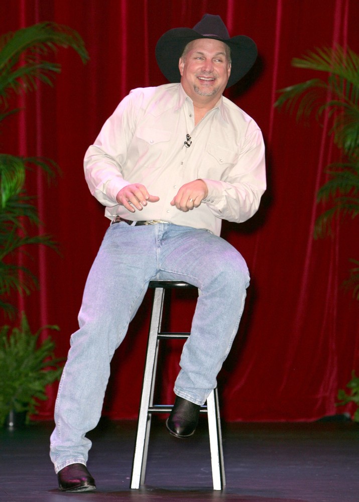 Garth Brooks;<br>Garth Brooks Announces That He Will Come Out of Retirement to Perform A Series of Special Engagement